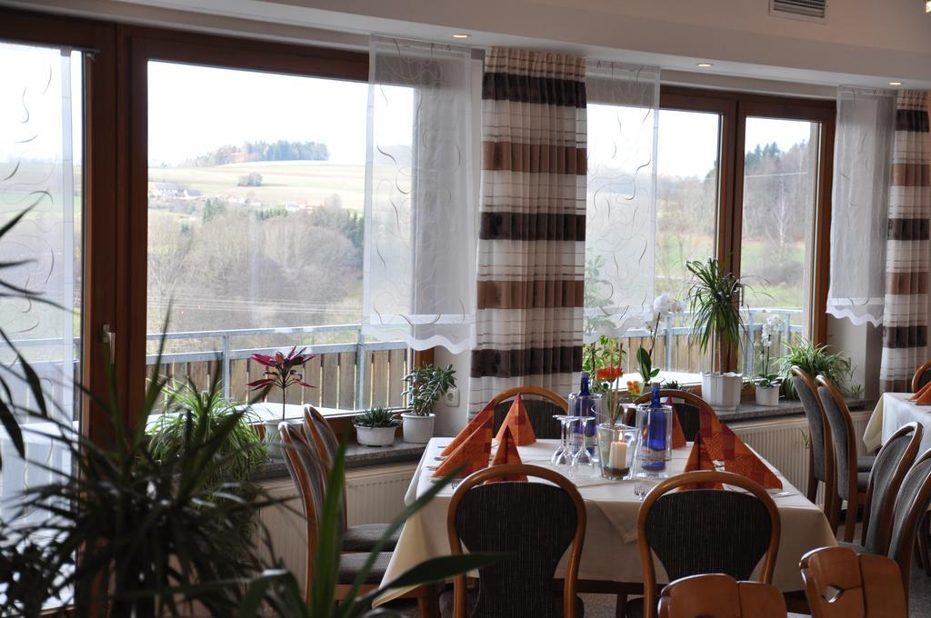 Rhoen-Hotel Sonnenhof - Restaurant & Cafe พ็อพเพินเฮาเซน ภายนอก รูปภาพ
