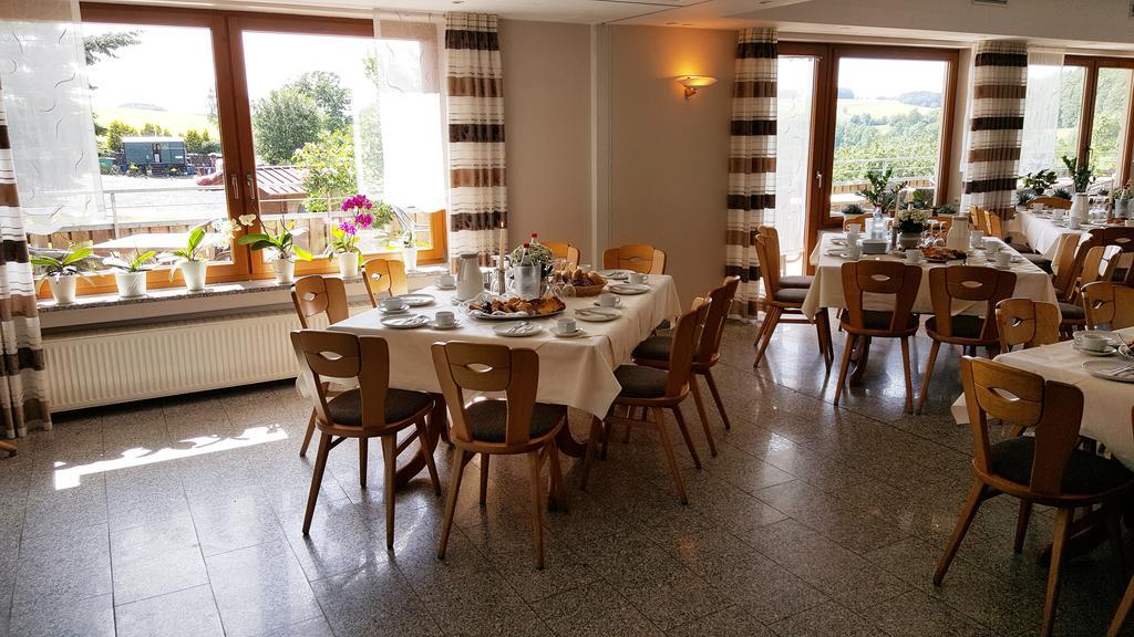 Rhoen-Hotel Sonnenhof - Restaurant & Cafe พ็อพเพินเฮาเซน ภายนอก รูปภาพ