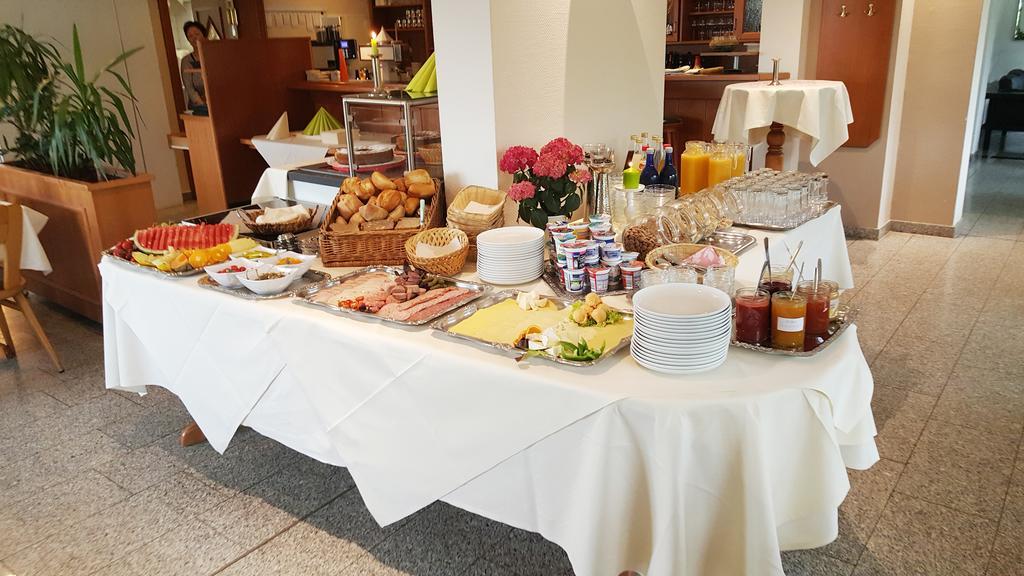 Rhoen-Hotel Sonnenhof - Restaurant & Cafe พ็อพเพินเฮาเซน ภายนอก รูปภาพ