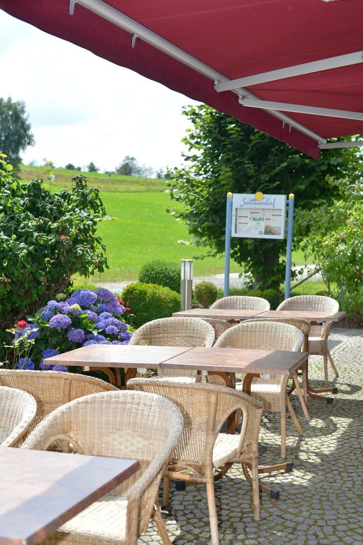 Rhoen-Hotel Sonnenhof - Restaurant & Cafe พ็อพเพินเฮาเซน ภายนอก รูปภาพ