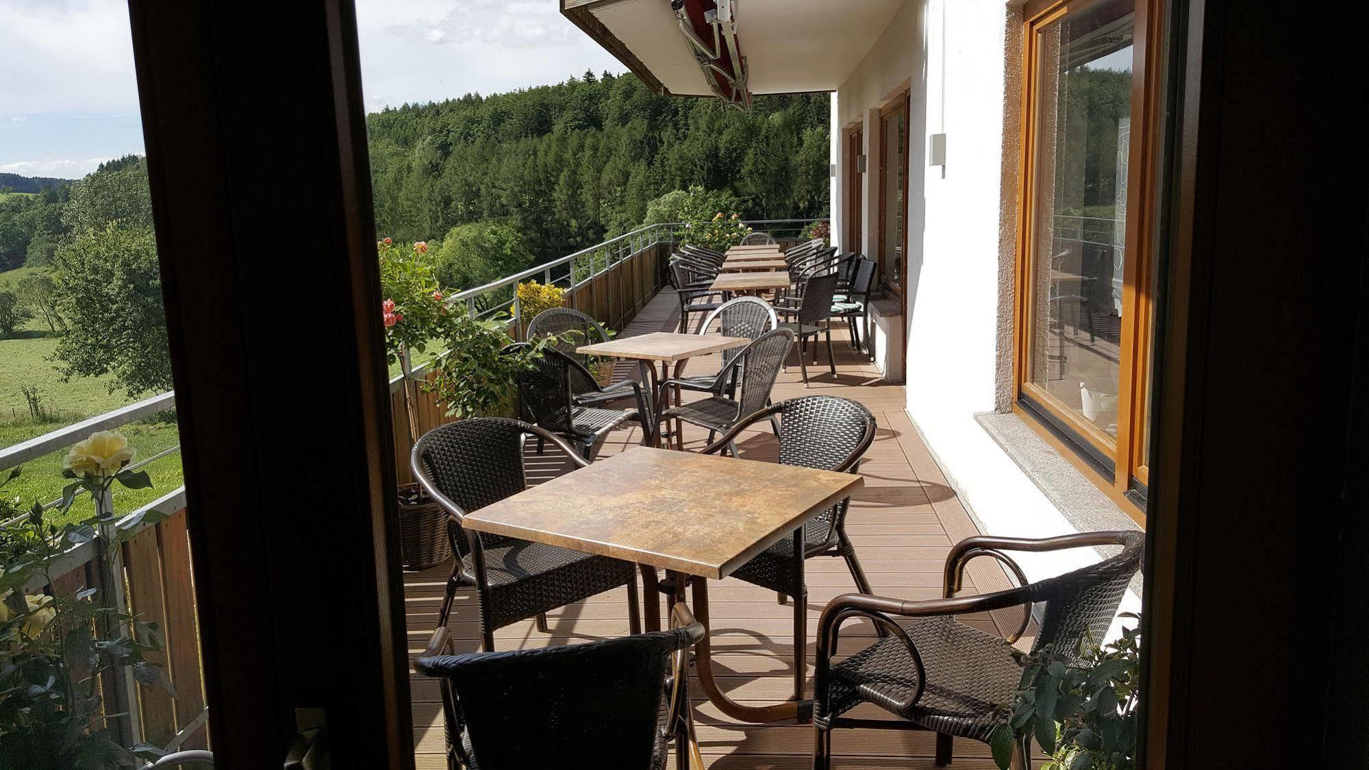 Rhoen-Hotel Sonnenhof - Restaurant & Cafe พ็อพเพินเฮาเซน ภายนอก รูปภาพ